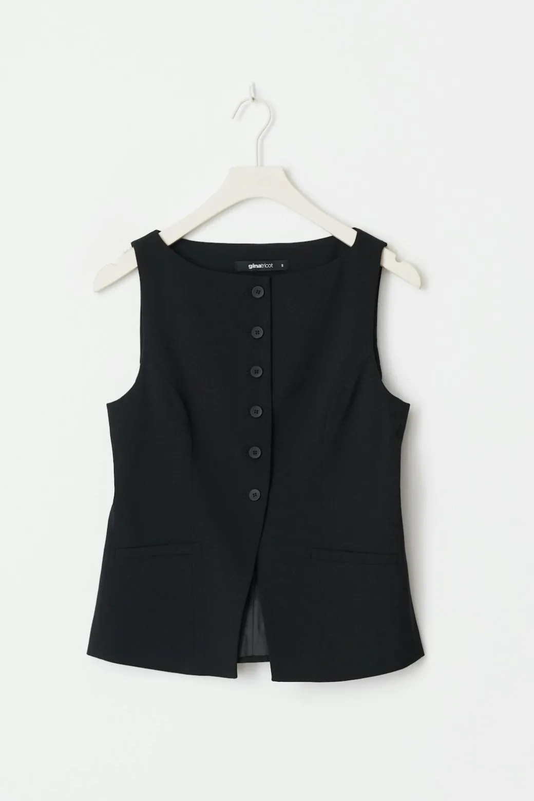 Tailored boatneck vest