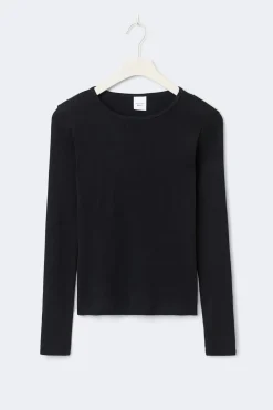 Tight fit long sleeve top