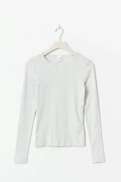 Tight fit long sleeve top