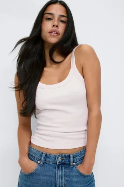 Tight fit rib singlet