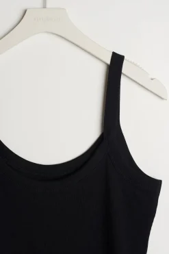 Tight fit rib singlet