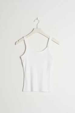 Tight fit rib singlet