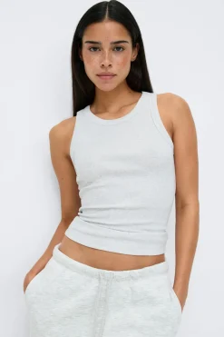 Tight fit rib tank