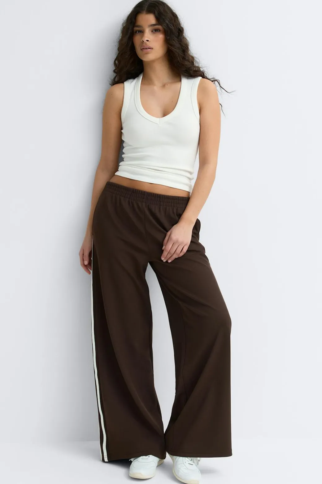 Tight v-neck rib tank