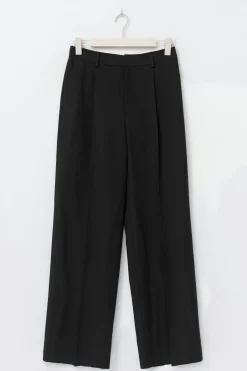 Wide pleated trousers