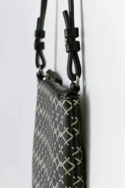Y clutch bag