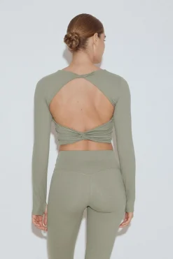 Yoga twist top